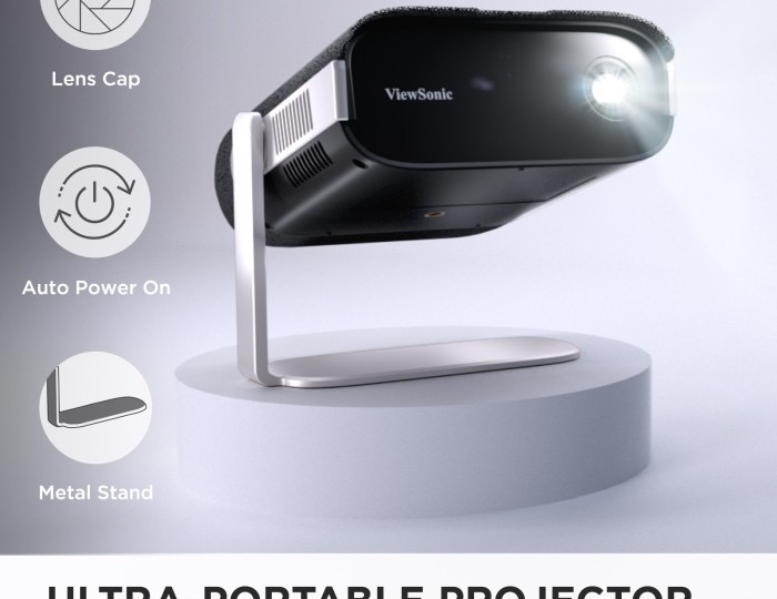 Proyector M1X sobre su soporte inteligente 3 en 1: tapa de lente, encendido automático y soporte metálico